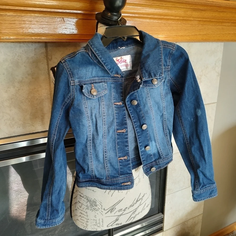 💥3/$20 Justice 8/10 Jean Jacket!